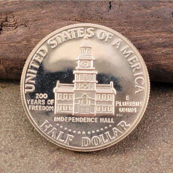 1976 Bicentennial John F. Kennedy 40% Silver Half Dollar Cameo Relief Coin - Picture 2 of 2